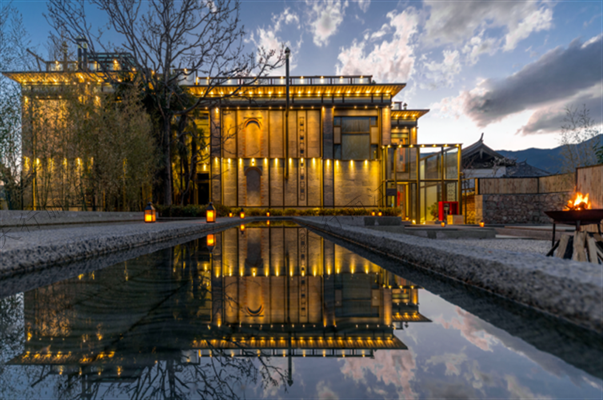  麗江吾莫青廬藝術(shù)酒店 住進(jìn)這座“博物館式”酒店，邂逅500歲的菩提1000歲的碑文……